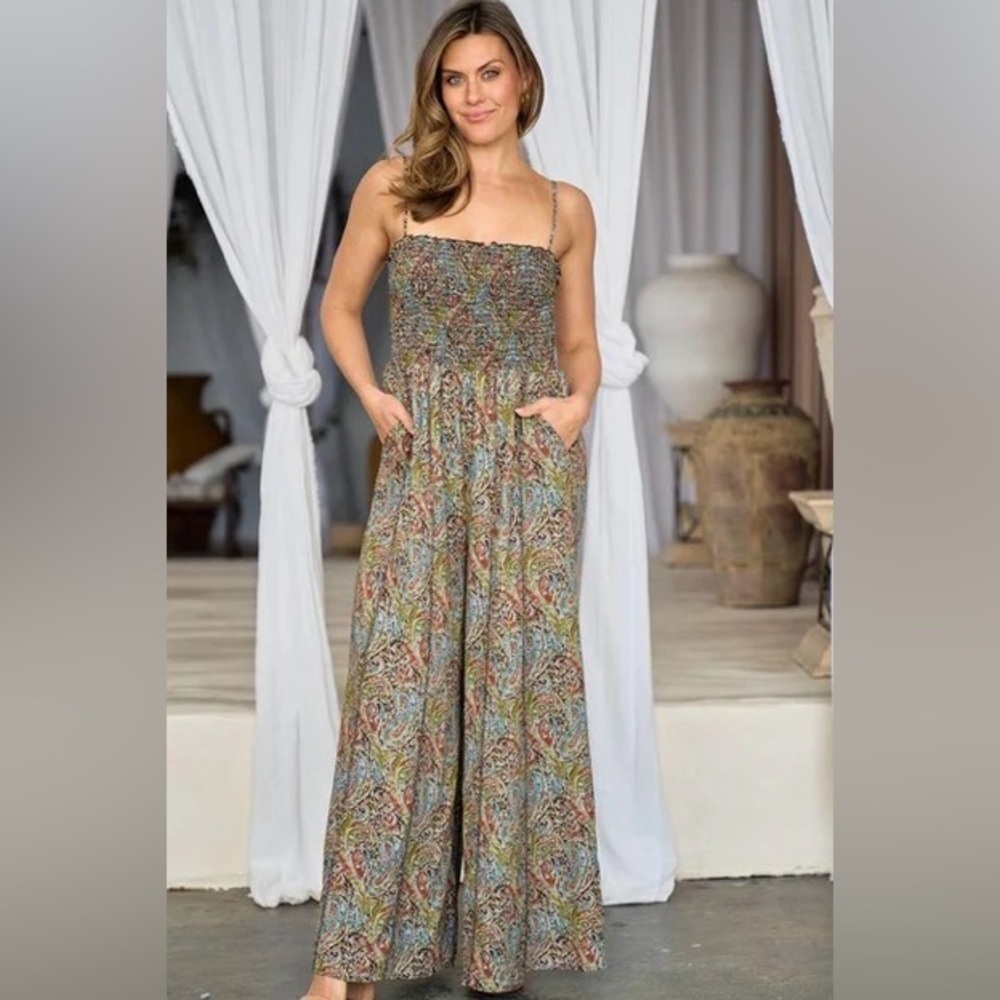 Hailey & Co.  Paisley printed jumpsuit with smocked bodice and wide legs - Picture 3 of 8